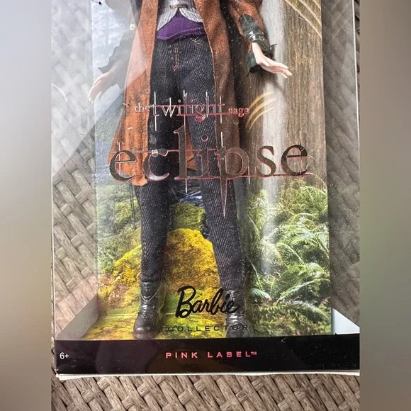 2010 The Twilight Saga Eclipse Victoria Doll Barbie Collectible - Picture 3 of 5